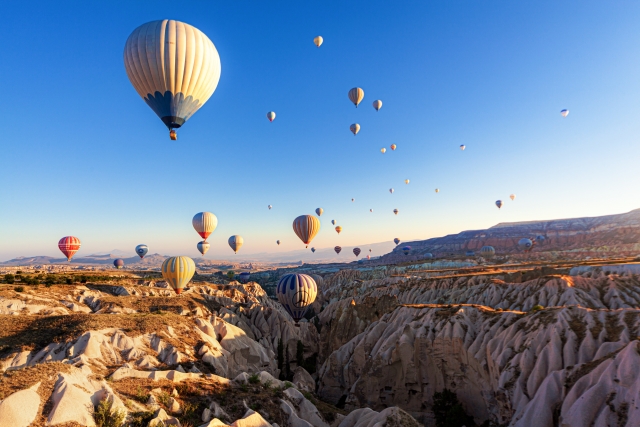 写真素材：トルコ 気球とカッパドキアの風景