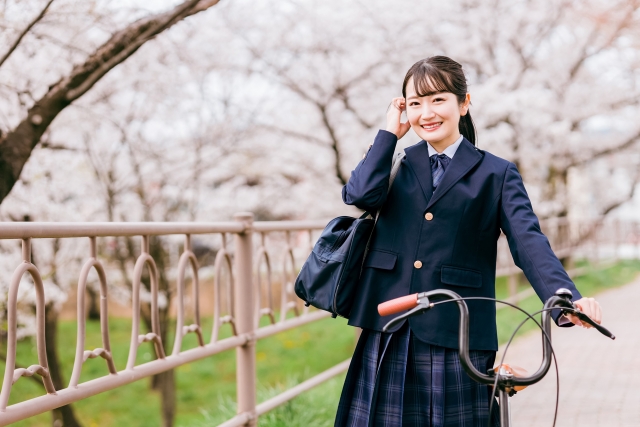 桜並木と女子高生