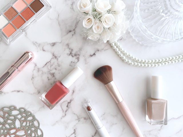 ピンク系のコスメ　メイクアップイメージ