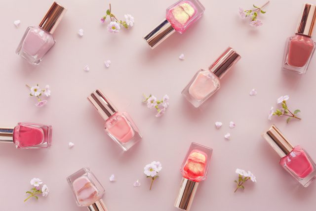 ピンク系マニキュアの背景